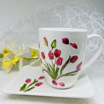 Díszített kávés bögre, tányérral - Tulipán