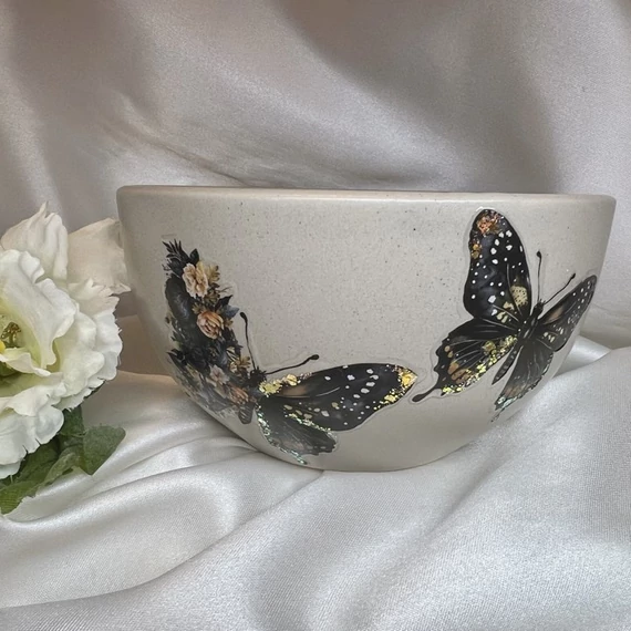 Kávés bögre és reggelizős tál - Bézs, fekete pillangós