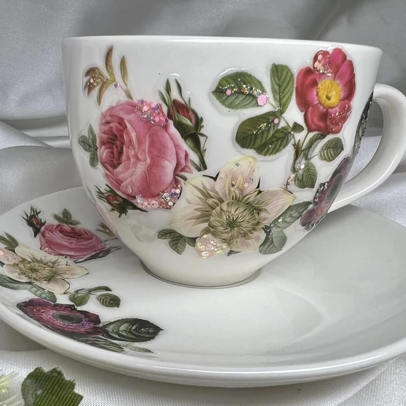 Kávés csésze, tányérral - csillám virágos